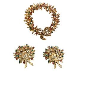 TARA Signed Christmas Wreath Brooch & Earrings‎ Set Rhinestone Holiday Jewelry